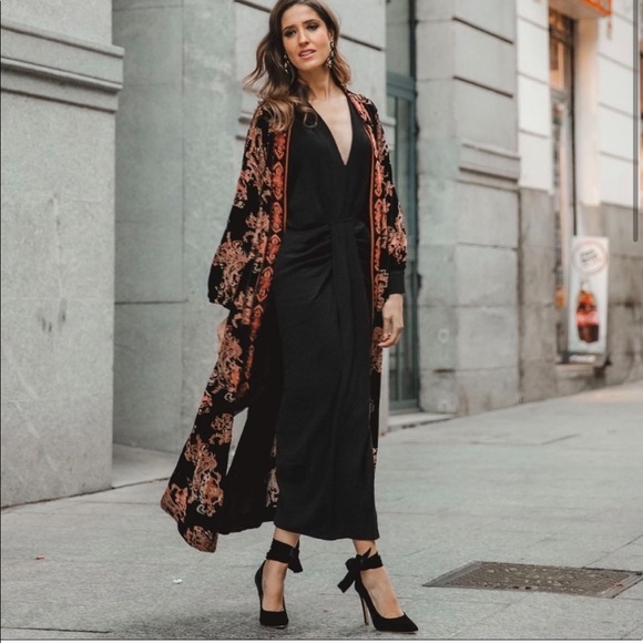 Zara Dresses & Skirts - ZARA VELVET FLORAL KIMONO